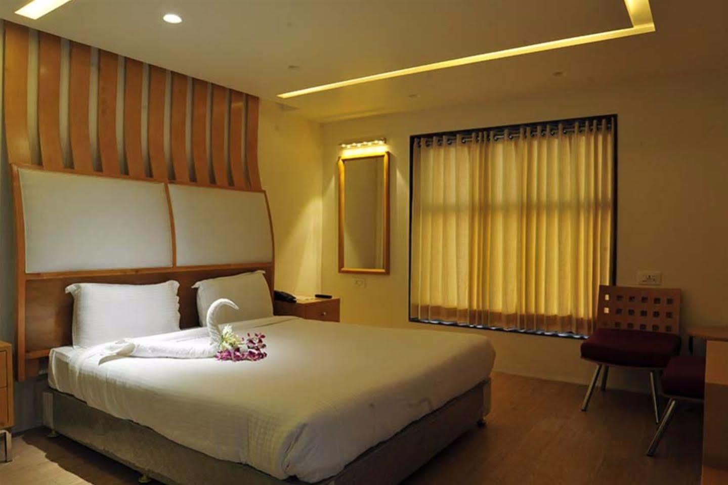 Grand Nakshatra Hotel Ānand Εξωτερικό φωτογραφία