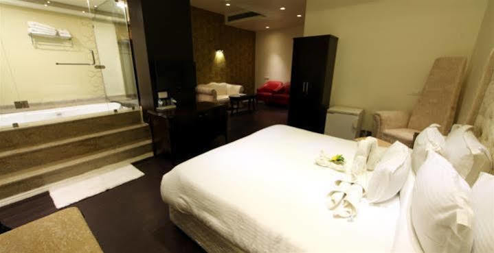 Grand Nakshatra Hotel Ānand Εξωτερικό φωτογραφία